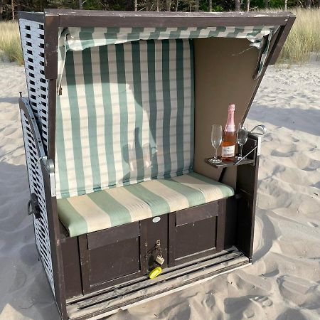 Apartment Ostseerose Ein Strandkorb Ist Im Sommer Inclusive Zempin Exterior photo