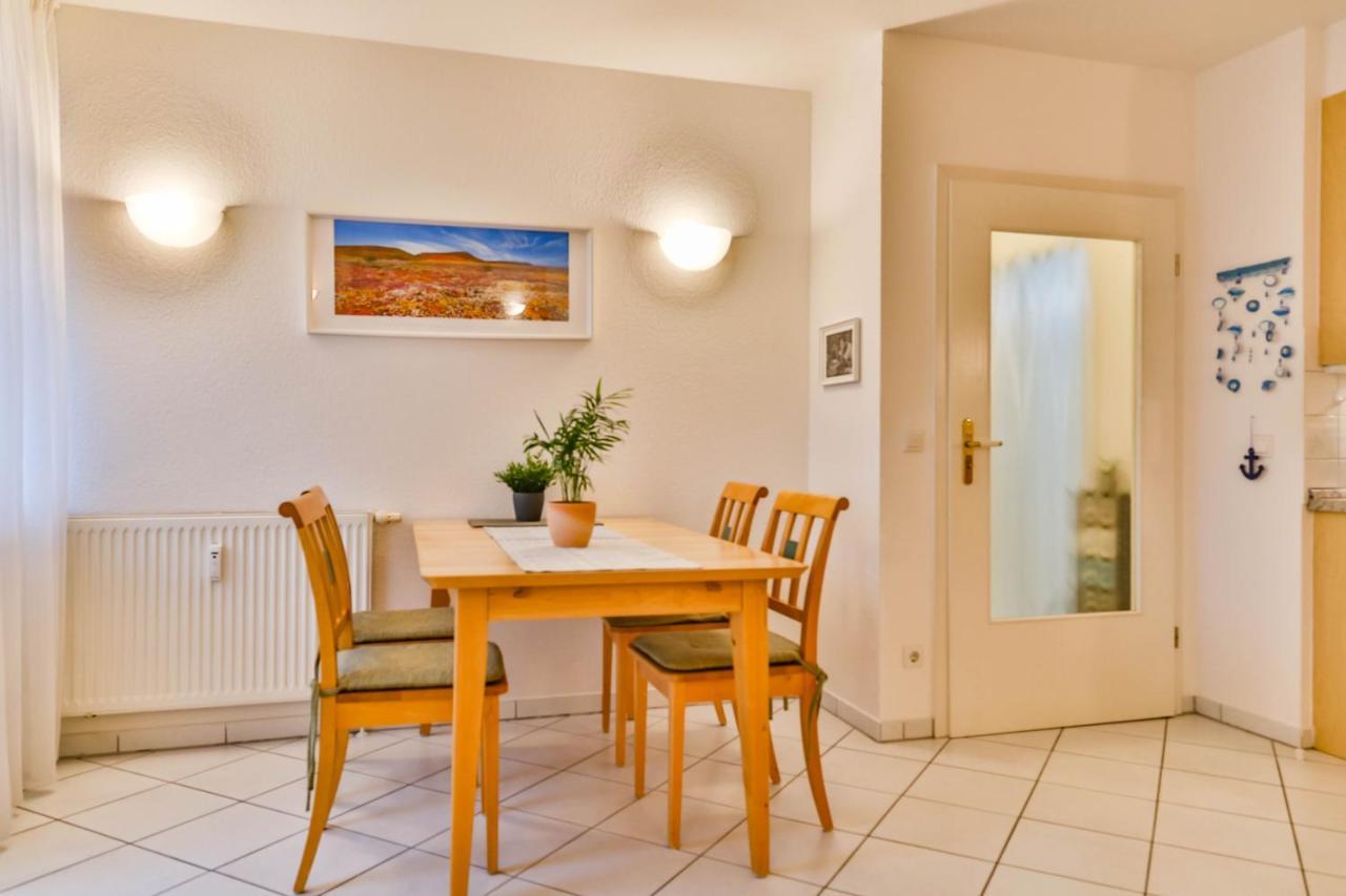 Apartment Ostseerose Ein Strandkorb Ist Im Sommer Inclusive Zempin Exterior photo