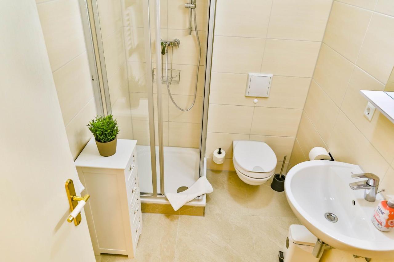 Apartment Ostseerose Ein Strandkorb Ist Im Sommer Inclusive Zempin Exterior photo